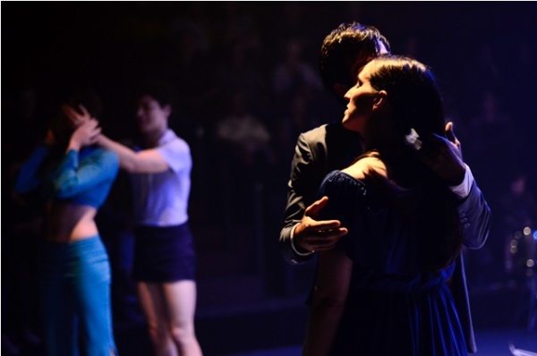 As Canções que Você Dançou pra Mim tem oito bailarinos dançando 72 músicas do Rei - Foto: Cintia Pimentel/Divulgação
