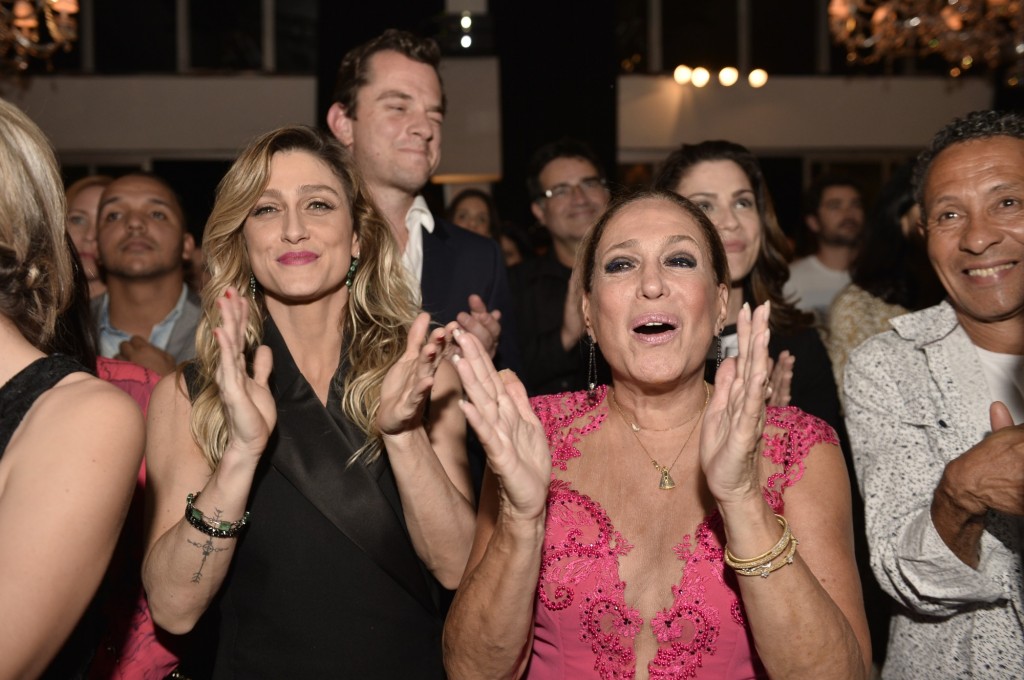 Amora Mautner ao lado de Susana Vieira, na festa de A Regra do Jogo - Foto: Ramon Vasconcelos/Globo