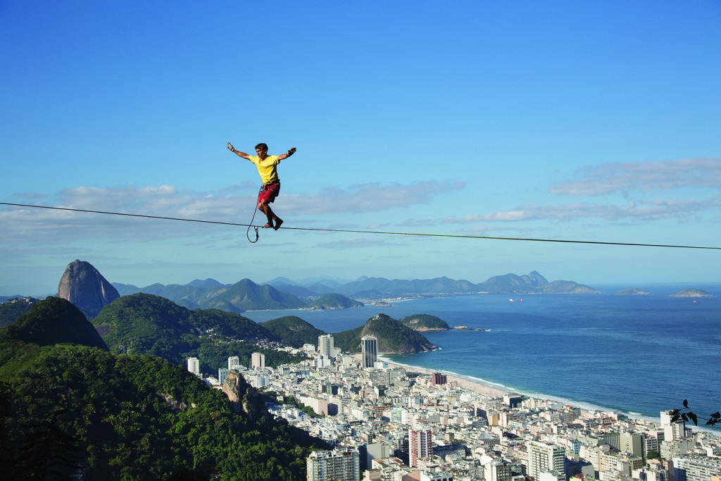 Equilibrista no Morro dos Cabritos, no Rio - Foto: Ivo Gonzalez/Divulgação