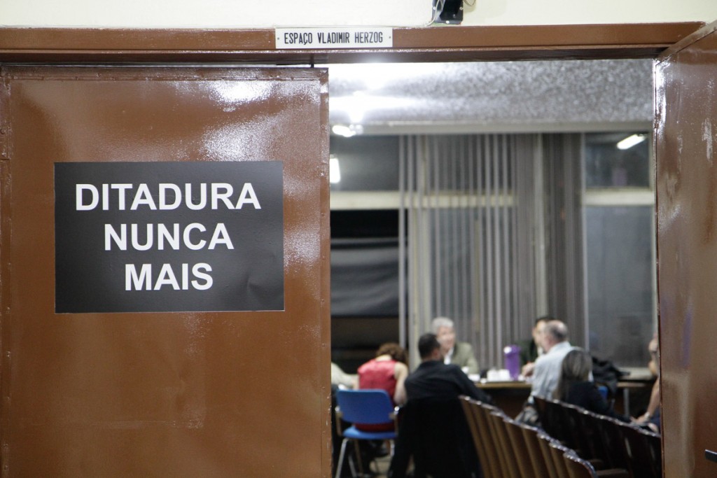 Membros da APCA votam a nova diretoria na noite desta quarta (12), no auditório Vladimir Herzog - Foto: Silvana Garzaro