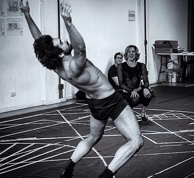 Rodrigo Negrini dança nos ensaios de Raia 30 - O Musical observado por Claudia Raia - Foto: Divulgação
