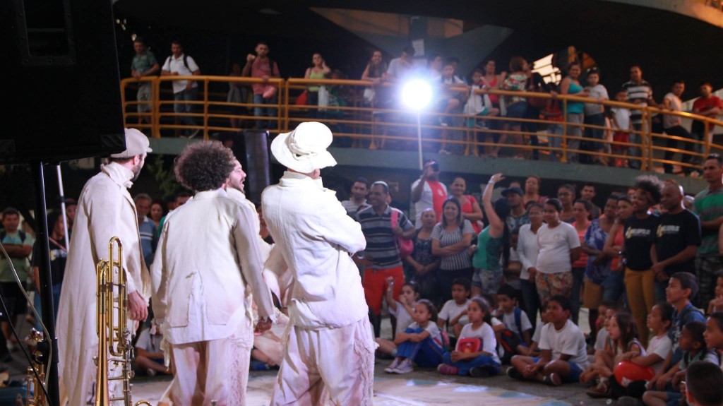 Público acompanha peça na Mostra de Teatro de Heliópolis - Foto: Divulgação