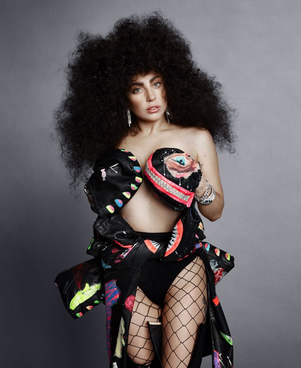 As revistas de moda sabem que tudo que Gaga usa vira referência - Foto: Sebastian Faena/Divulgação