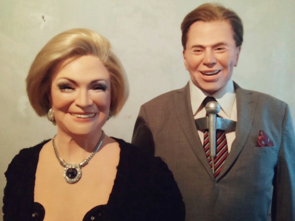 Estátua de Hebe Camargo e de Silvio Santos ficam lado a lado no SBT - Foto: Reprodução