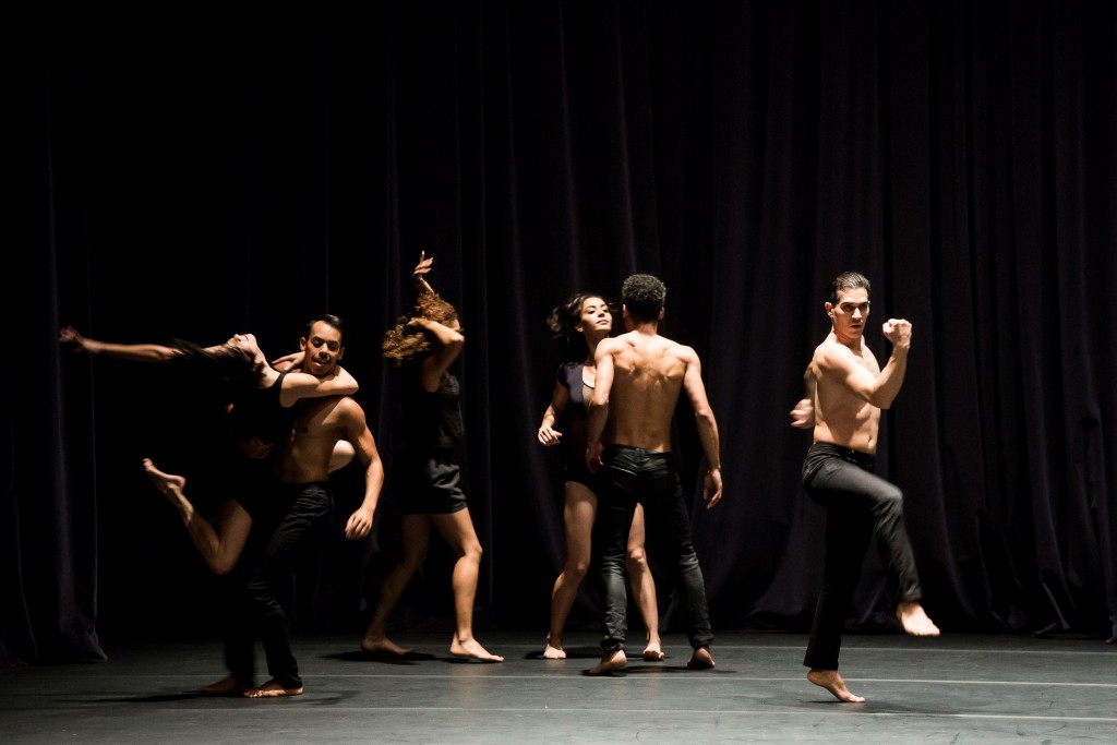 Estado Imediato: corpos livres no palco dançam com prazer - Foto: Marco Flávio