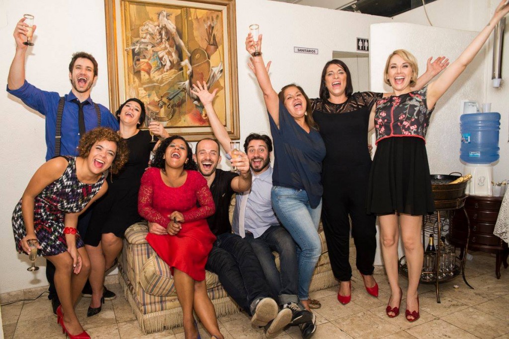 Grupo Gattu comemora sucesso da estreia de Amor - Foto: Renato Rebizzi