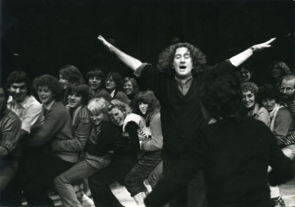 Augusto Boal apresenta o Teatro do Oprimido em Paris, na França, em 1975 - Foto: Arquivo Funarte