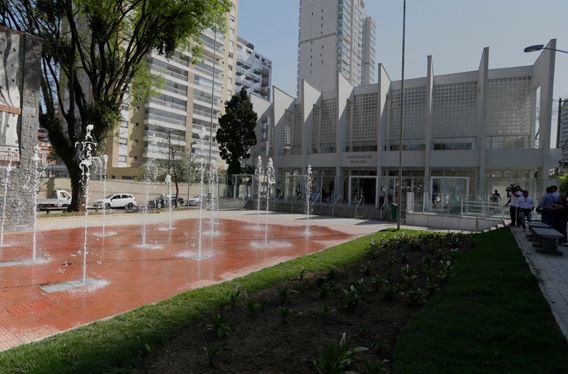 Teatro Paulo Eiró ganhou uma fonte em sua fachada - Foto: Cesar Ogata/Prefeitura de São Paulo
