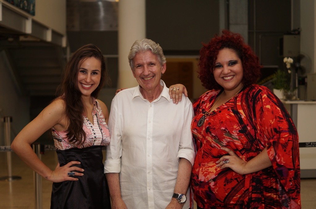 O presidente da APCA, José Henrique Fabre Rolim, entre Lauanda Varone e Liza Caetano - Foto: Roberto Ikeda