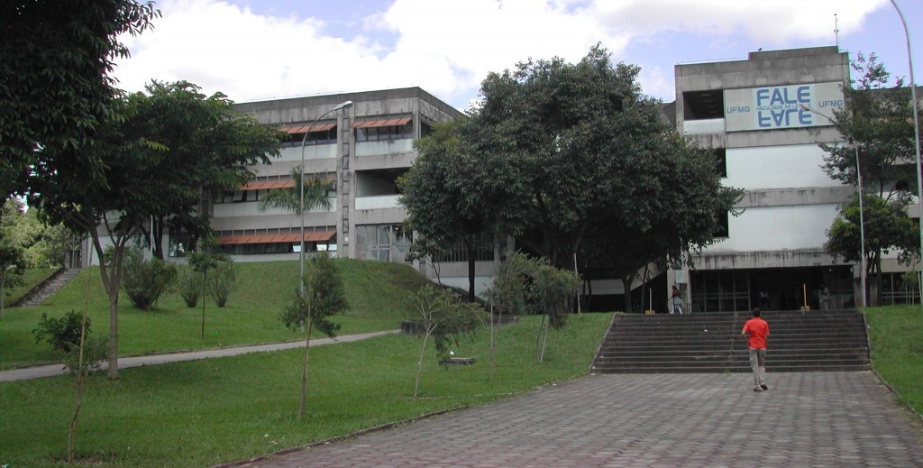 Fachada da Faculdade de Letras da UFMG: ex-aluna plagiou em tese e perdeu título de doutora - Foto: Foca Lisboa/Cedecom-UFMG