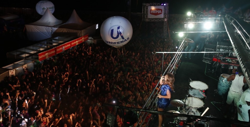 Ivete Sangalo agita multidão do Carnalfenas 2015 - Foto: Fred Pontes/Divulgação