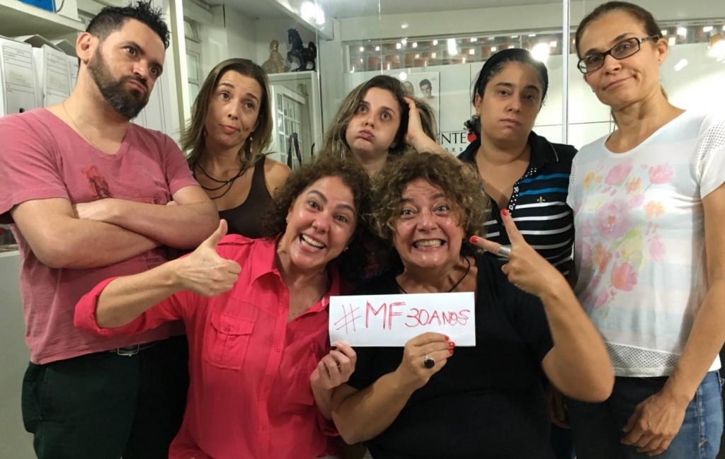 Selma e Célia (ao centro) com a equipe da Morente Forte Comunicação: três décadas de história - Foto: Divulgação