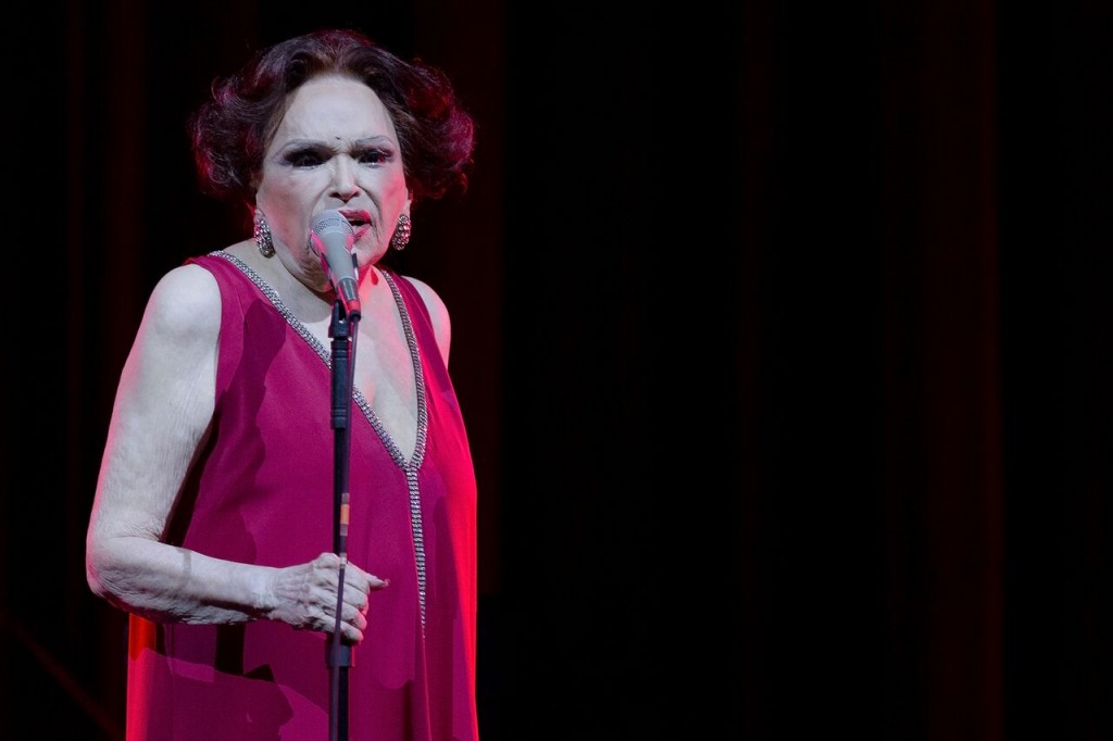 Homenageada com o título do Prêmio Bibi Ferreira, a atriz de 93 anos foi aplaudida de pé pelo Theatro Municipal de São Paulo - Foto: Naíra Messa