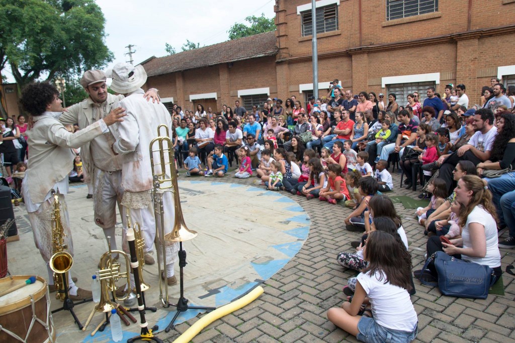 Público acompanha Concerto da Lona Preta durante o 10º Fentepira, no Engenho Central de Piracicaba (SP) - Foto: Rodrigo Alves