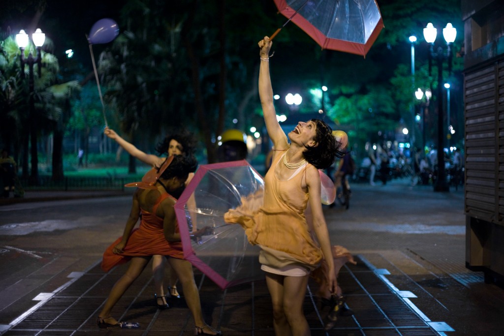 Cia das Atrizes faz intervenção nas ruas de SP - Foto: Pedro Hurpia/Divulgação