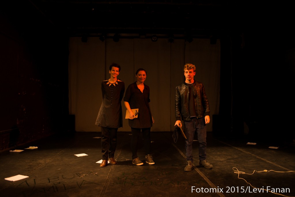 Hamletmaschine, de Heiner Muller, com direção de Cássio Scapin e Marcia Nemer Jentzsch, Samira Lochter e Tiago Martelli no elenco - Foto: Levi Fanan/Coletivo Fotomix