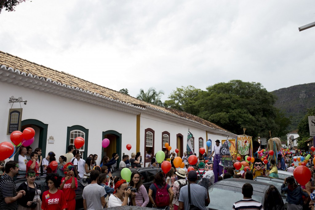 Tiradentes, em Minas, faz festa nas ruas durante a Mostra de Cinema de Tiradentes em 2015 - Foto: Nereu Jr./Universo Produção