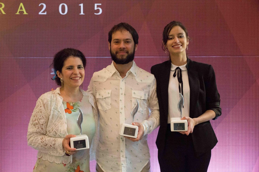 Os premiados Micheliny Verunschk, Estevão Azevedo e Débora Ferraz - Foto: Marcelo Nakano/Divulgação