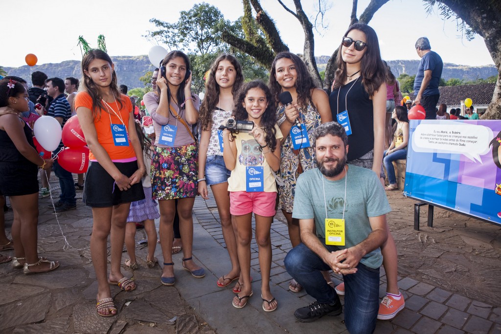 A turma da oficina Jovem Repórter, ministrada por Marcelo de Castro Cavalieri - Foto: Leo Fontes/Universo Producao/Divulgação