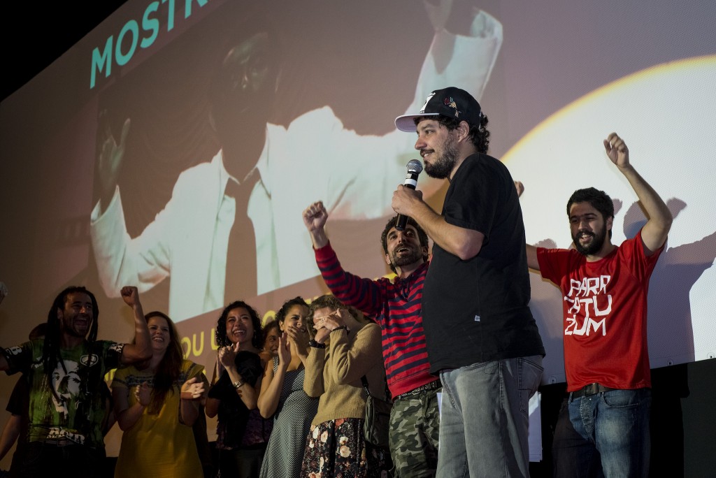 Thiago B. Mendonça discursa ao ganhar Troféu Barroco em Tiradentes - Foto: Jackson Romanelli/Universo Produção/Divulgação