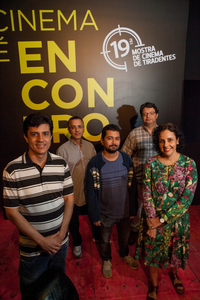 O Júri da Crítica, formado pela professora e pesquisadora da UFPE, Angela Prysthon (PE); pelo professor e pesquisador da Universidade Federal de São Carlos, Arthur Autran (SP); pelo crítico e pesquisador, Carlos Alberto Mattos (RJ); pelo crítico Marcelo Ikeda (PE); e pelo jornalista Paulo Henrique Silva (MG). - Foto: Leo Fontes/Universo Produção/Divulgação