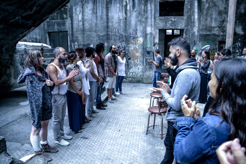 Público aplaude estreia de Teorema 21, do Grupo XIX de Teatro - Foto: Jonatas Marques/Divulgação