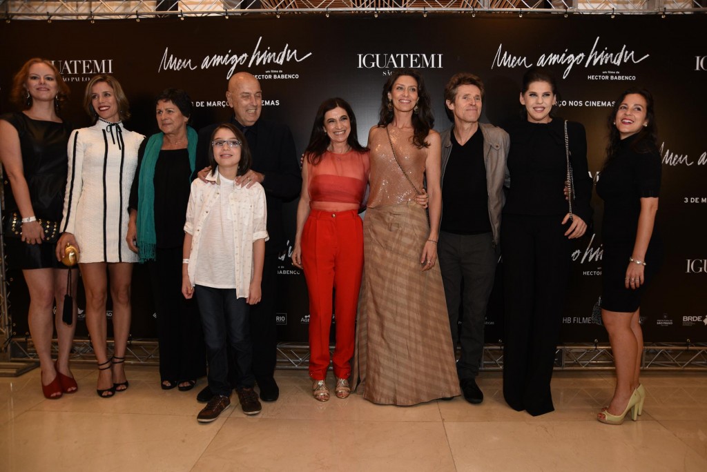 Hector Babenco posa com seu elenco pouco antes de o filme começar - Foto: Luciana Prezia/Divulgação
