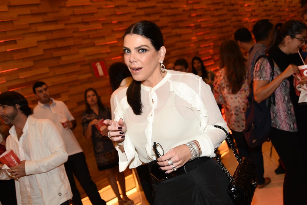 A atriz Gisele Fraga prestigiou o filme com Willen Dafoe - Foto: Luciana Prezia/Divulgação