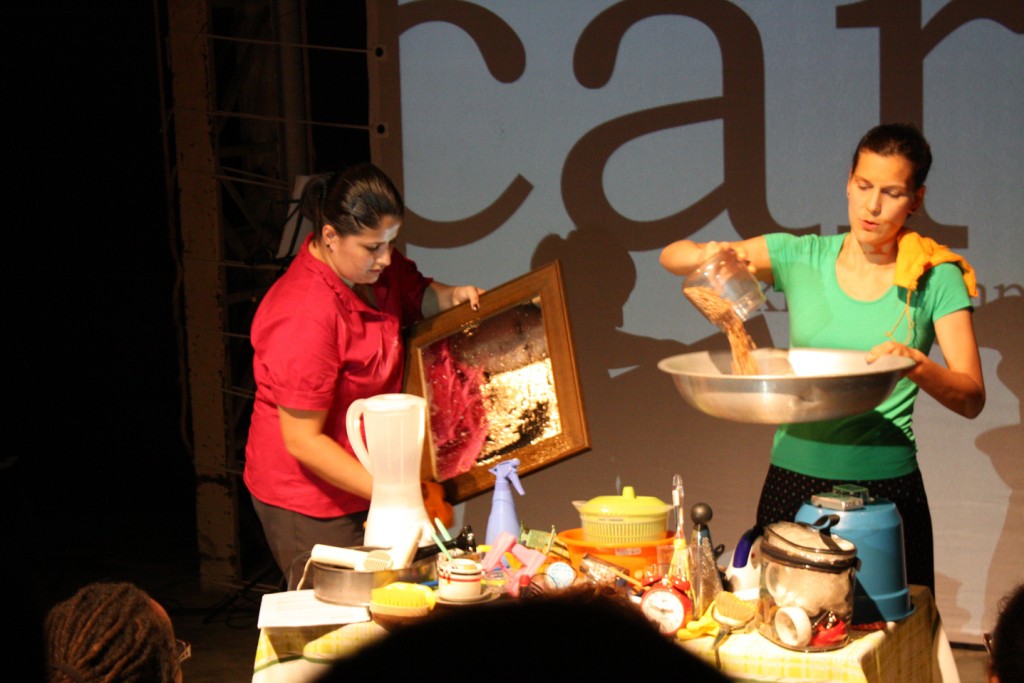 Em Carne, Mônica Rodrigues e Fernanda Azevedo colocam a pauta feminista em cena - Foto: Divulgação