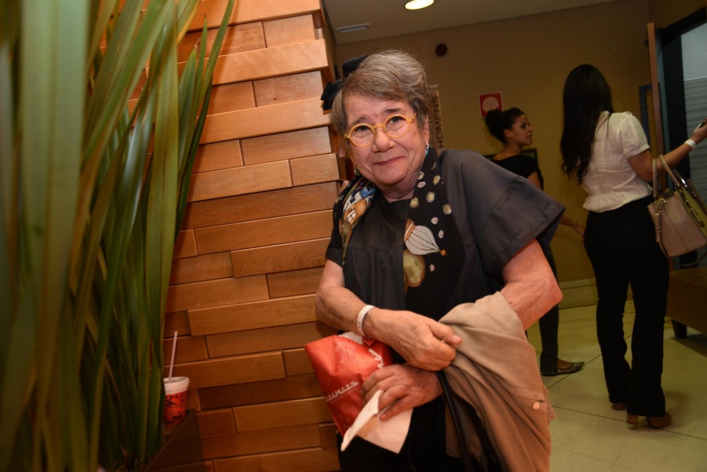 A artista plástica Jeanete Musatti compareceu à pré-estreia - Foto: Luciana Prezia/Divulgação