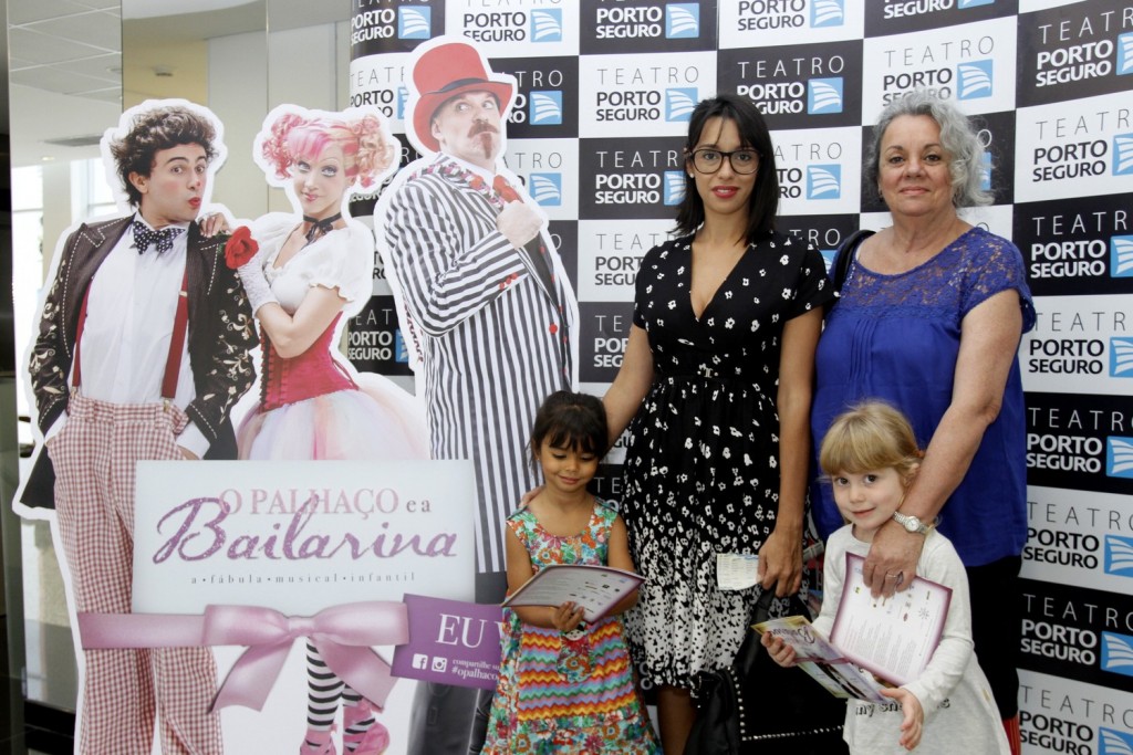 A atriz a atriz Maíra Chasseraux, com a mãe e a filha, Laura - Foto: Paduardo/Phabrica de Imagens/Divulgação