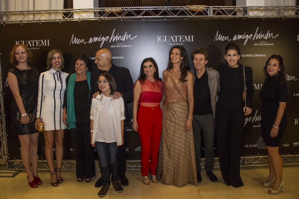 Elenco se reúne pouco antes de o filme começar - Foto: Divulgação