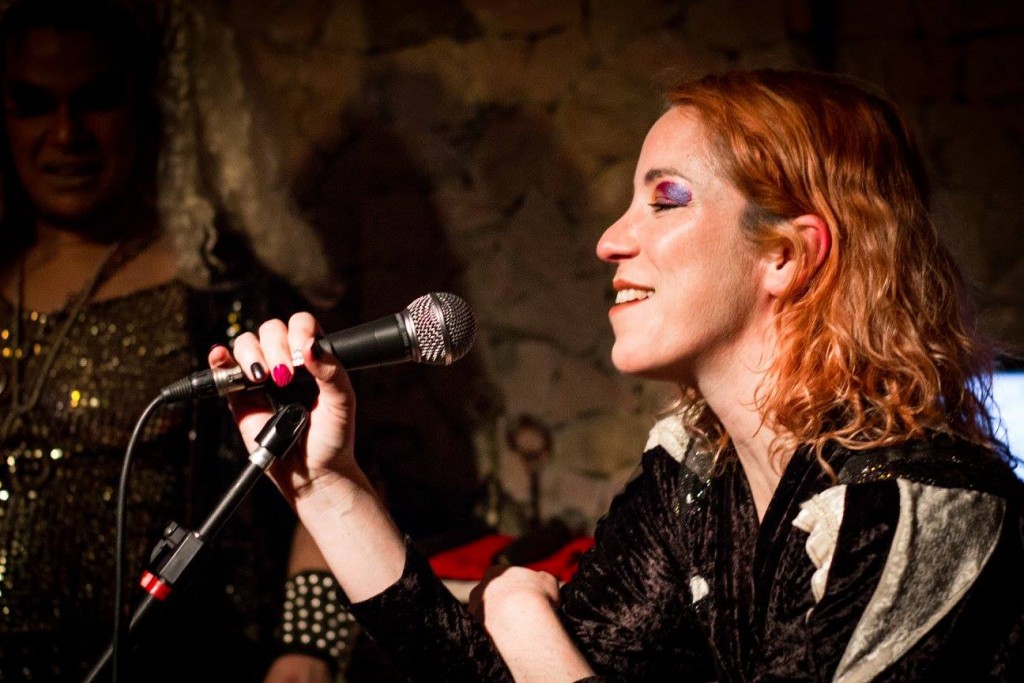 A cantora Karina Buhr visita a Casa Selvática, em 2015 - Foto: Mariama Lopes/Divulgação
