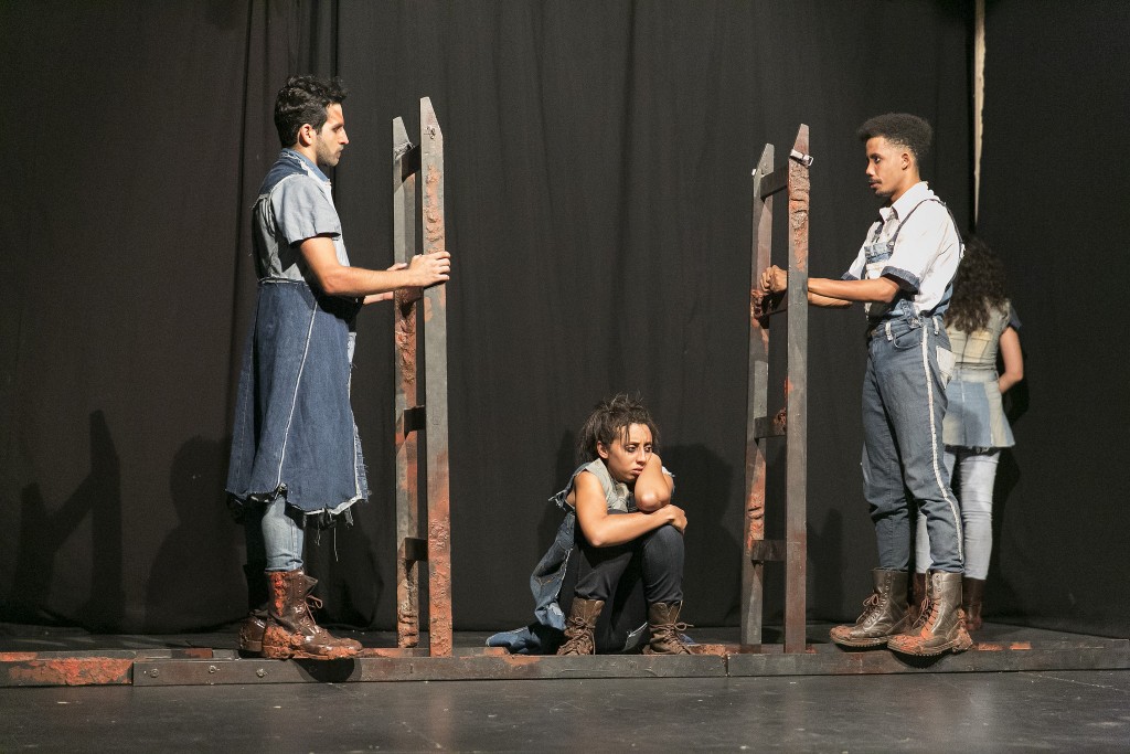 Cena da peça Joio, da Cia Cerne, no 25º Festival de Teatro de Curitiba - Fotos: Diego Pisante/Clix