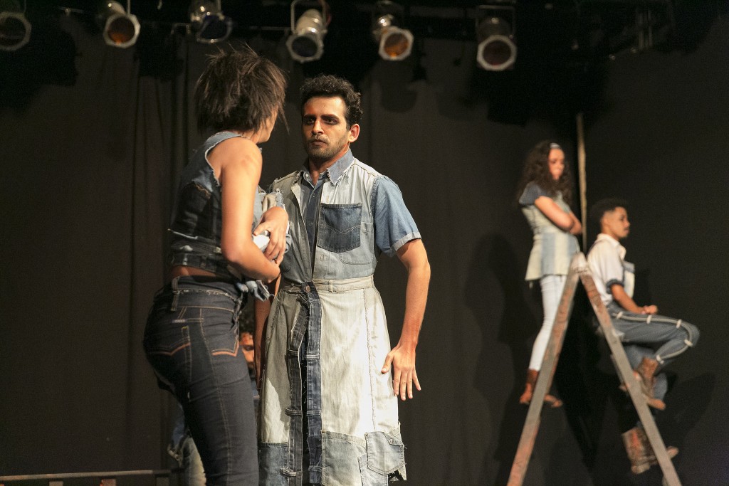 Cena da peça Joio, da Cia Cerne, no 25º Festival de Teatro de Curitiba - Fotos: Diego Pisante/Clix