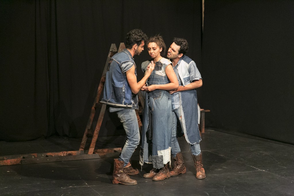 Cena da peça Joio, da Cia Cerne, no 25º Festival de Teatro de Curitiba - Fotos: Diego Pisante/Clix