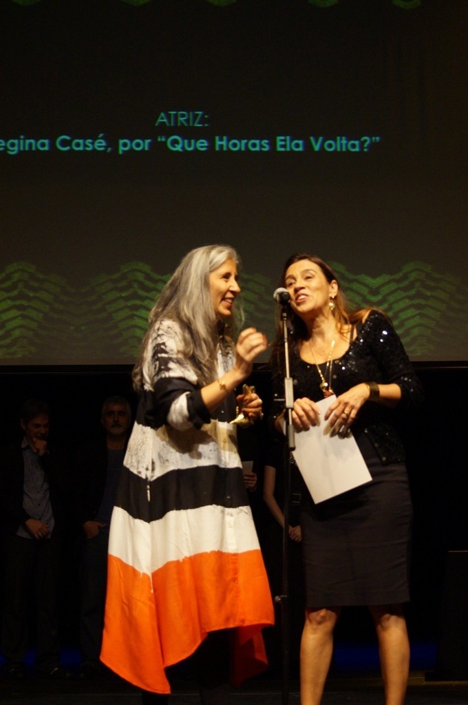 Regina Casé, a melhor atriz de cinema, foi representada por sua irmã - Foto: Roberto Ikeda/Divulgação