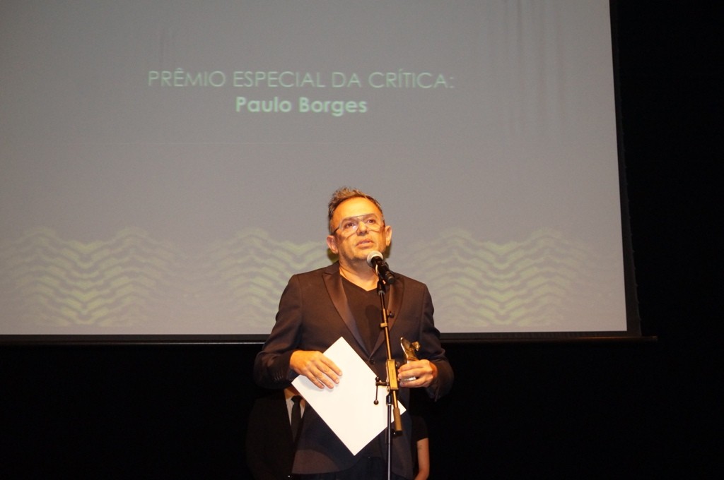 Paulo Borges ganhou o Prêmio Especial da Crítica em Moda - Foto: Roberto Ikeda/Divulgação
