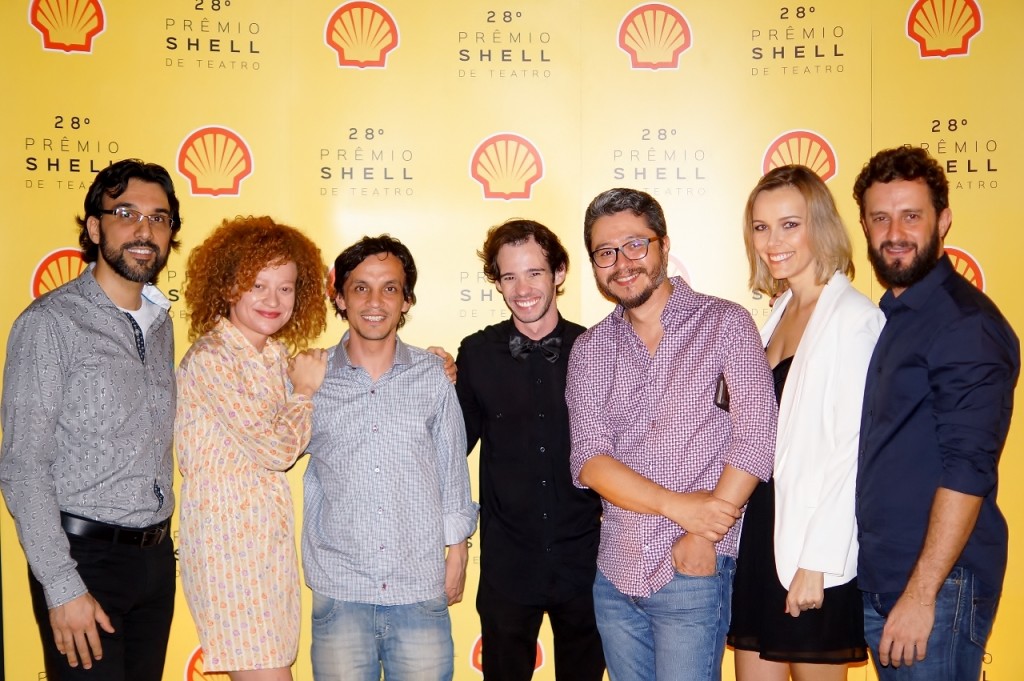 Elenco da peça Blanche, de Antunes Filho, marca presença na festa do teatro - Foto: Roberto Ikeda/Divulgação