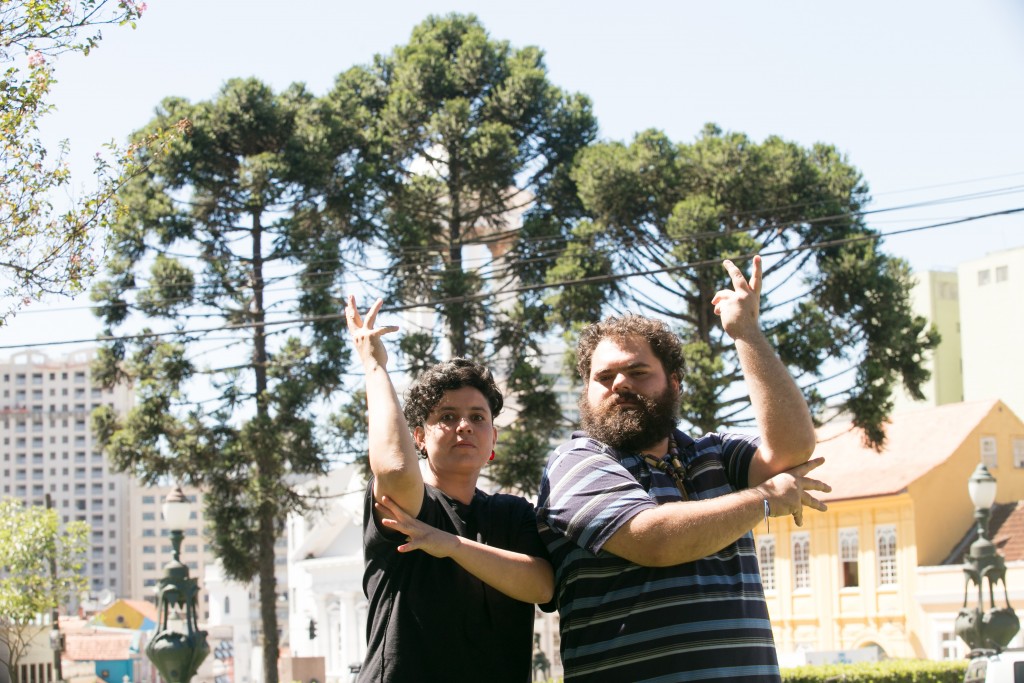 Rafa Poli e Ricardo Nolasco, da Selvática, que apresenta Pinheiros e Precipícios no 25º Festival de Teatro de Curitiba - Foto: Annelize Tozetto/Clix