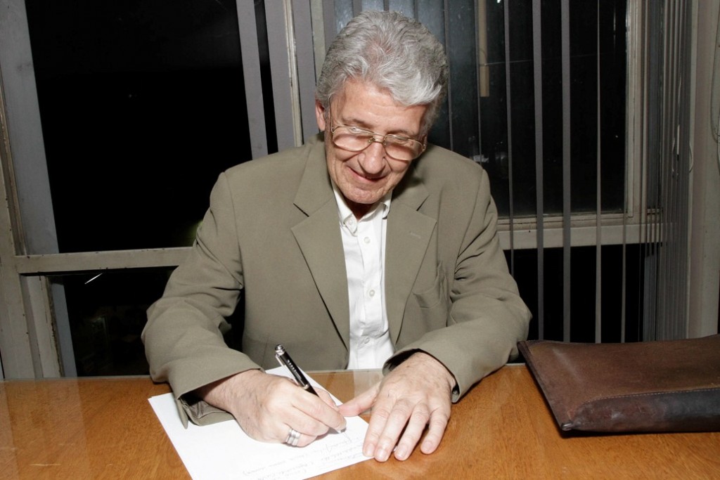 José Henrique Fabre Rolim assina ata da APCA - Foto: Silvana Garzaro