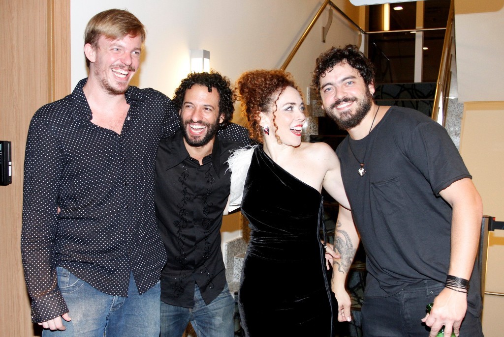 Marcelo Müller, Rick de la Torre, Laila Garin e Ricco Viana, músicos que acompanharam no show - Foto: Paduardo/Phábrica de Imagens/Divulgação