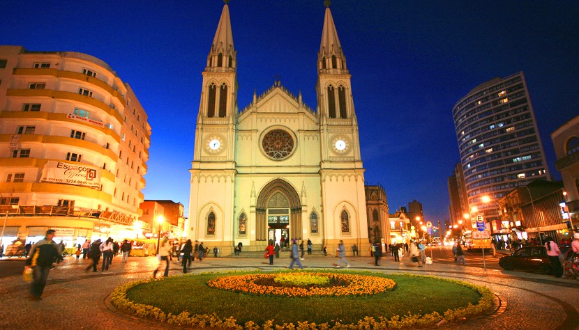 Em 1993, Catedral Basílica de Curitiba foi cenário da peça O Paraíso Perdido, do Teatro da Vertigem - Foto: Divulgação