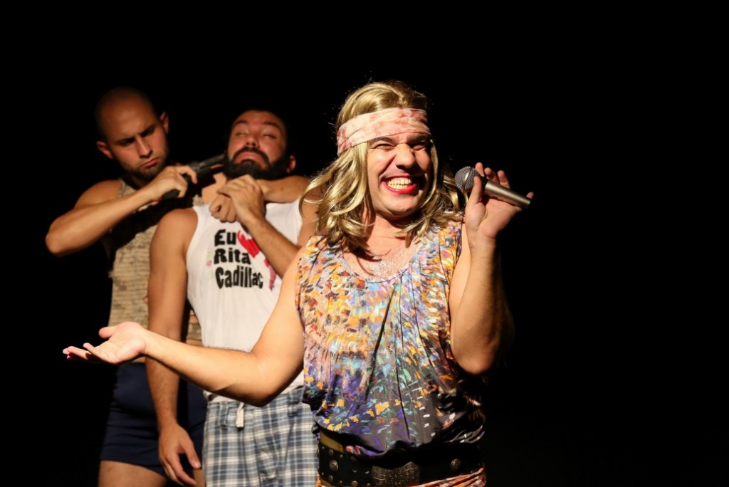 Comédia carioca O Homem Que Queria Ser Rita Cadillac, com direção de Fábio Guara com o Tartufaria de Atores, divertiu o público - Foto: Kelly Knevels/Clix