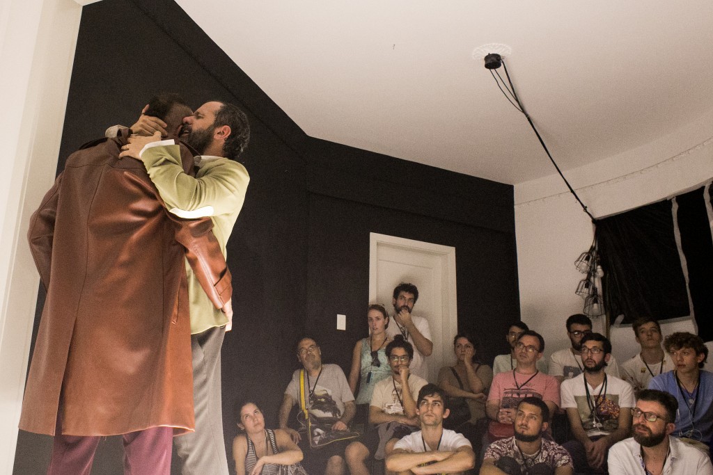 Cena da peça Orgía ou De Como os Corpos Podem Substituir as Ideias no 25º Festival de Teatro de Curitiba - Foto: Annelize Tozetto/Clix