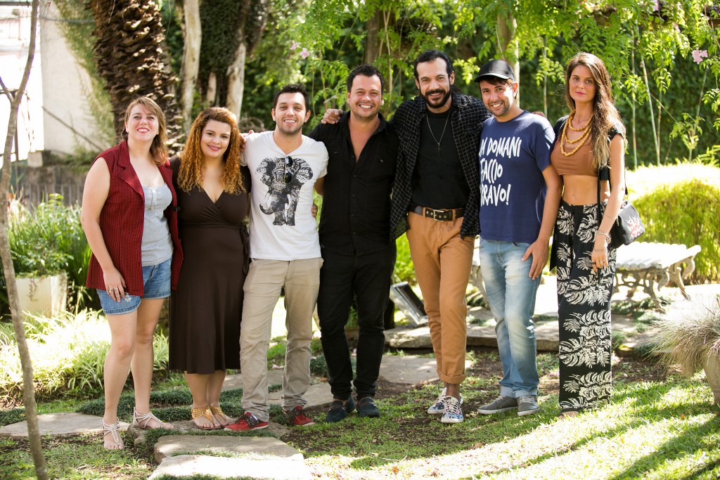 Mayara Luana Voltolini, atriz, Miucha Fritsch, atriz, Thiago Soares, ator e diretor, Rick Teixeira, ator diretor, Regis Farah, ator, Fabio Scaramuza , ator, Mariana Pellin, atriz, da Companhia Aqueles 2, do Rio - Foto: Annelize Tozetto/Clix