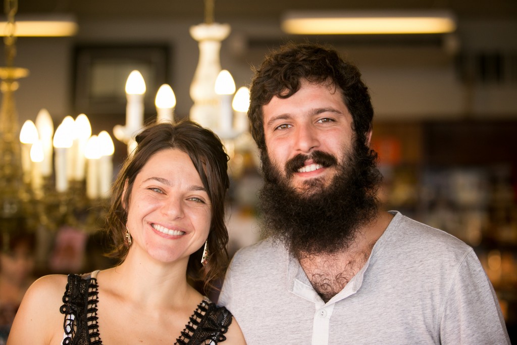 Verônica Gentilin e Lucas Beda, da peça Era uma Era, da Cia. Mugunzá, apresentada no Guritiba - Foto: Annelize Tozetto/Clix