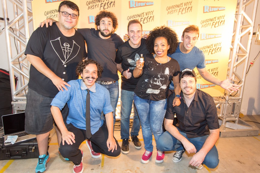 Comediantes se reúne após uma noite de muita gargalhada - Foto: Nilton Russo/Clix