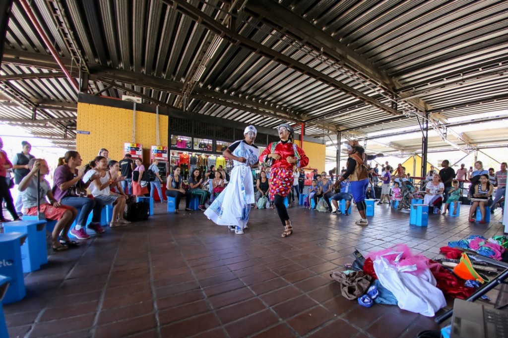 A Chegada de Lampião no Céu e no Inferno, do Bando de Teatro da Resistência, de Camaçari, na Bahia - Foto: Humberto Araujo