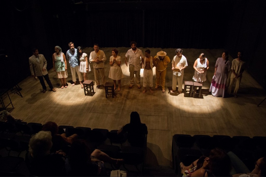 Público aplaude Fogo Morto - Foto: Virginia Benevenuto